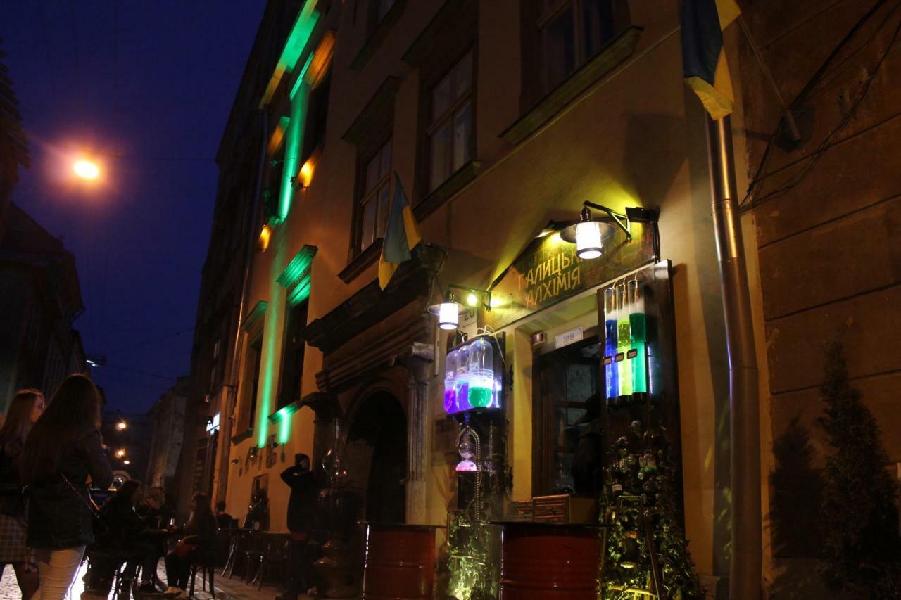 Apartment On Rynok Square Lviv Eksteriør bilde